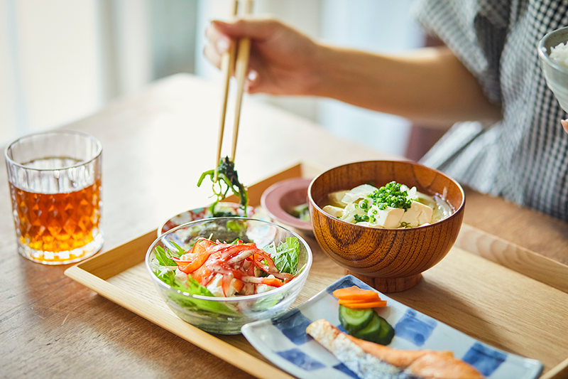 食卓にならぶ料理の写真