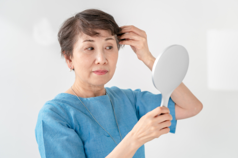 グレイヘアへの移行方法！白髪をおしゃれに活かすには（美容師監修）